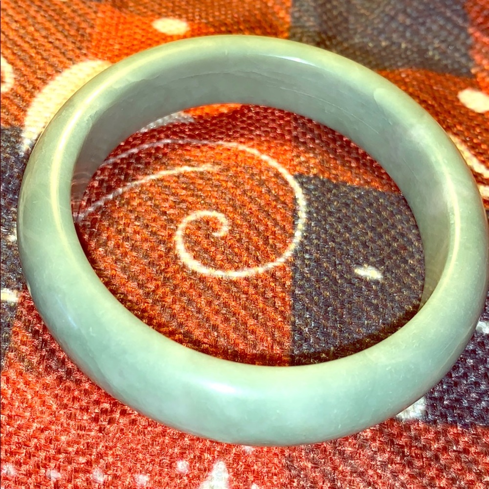 Genuine green jade bracelet small like new !